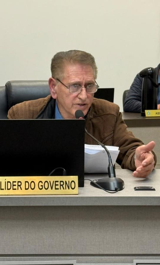 Luiz Vastres solicita melhorias na estrutura dos banheiros do Parque Municipal