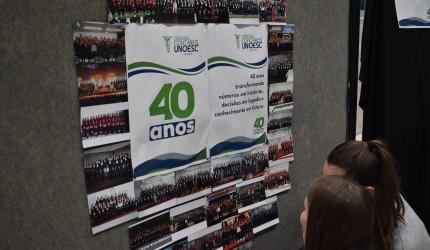 Curso de Ciências Contábeis da Unoesc celebra 40 anos com exposição fotográfica