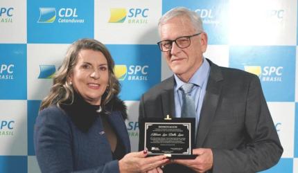 Empresário Ademir Dalla Lana é homenageado nos 40 anos da CDL Catanduvas.