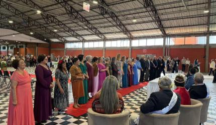 Mais de 500 pessoas participam da escolha do Rei e da Rainha da Pessoa Idosa de Joaçaba