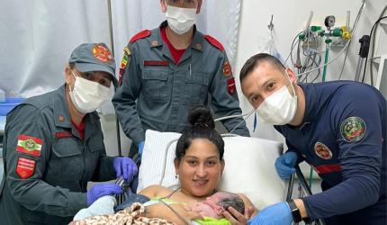 A cada quatro dias, um bebê nasce nas mãos dos bombeiros militares em Santa Catarina